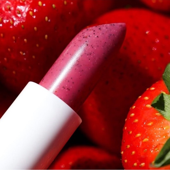 Treslúce Beauty Strawbery Exfoliating Lip Scrub - Picture 6 of 7